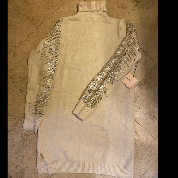 superdown Dresses & Skirts - NWT Superdown sweater dress with sequin sleeve detail